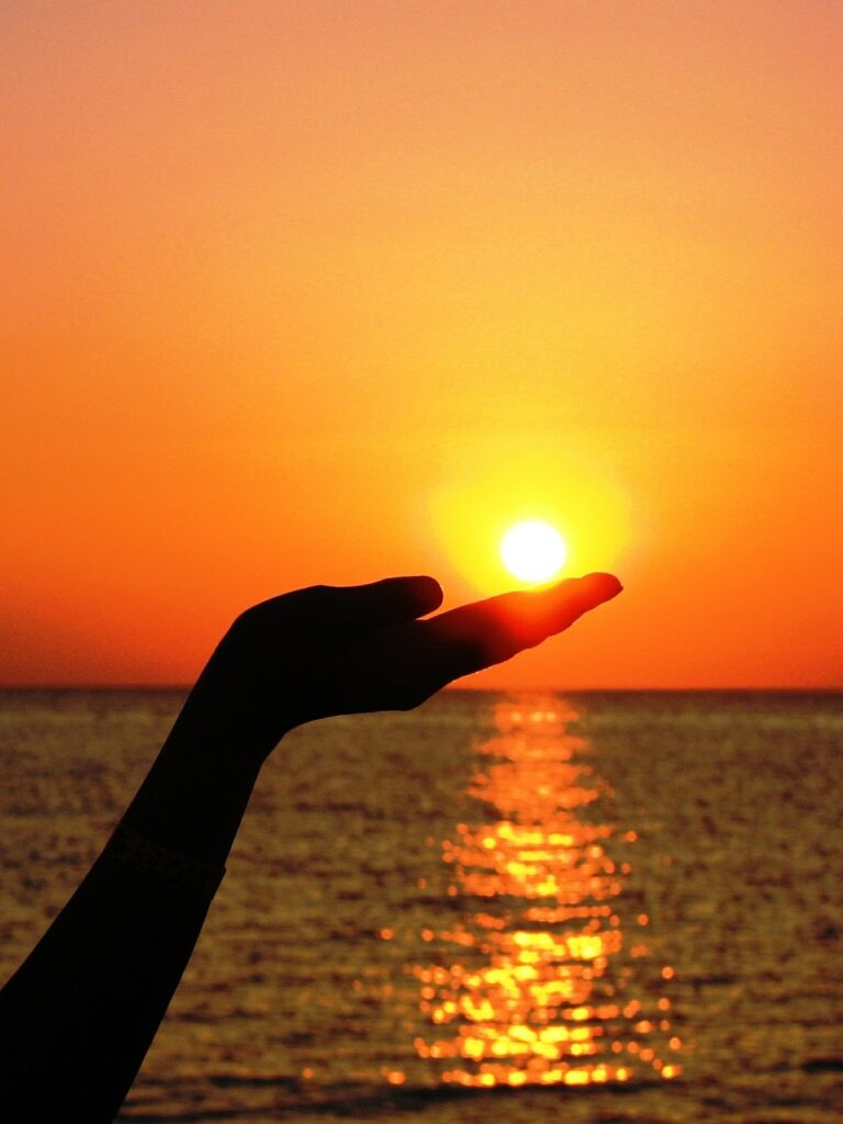 sun, hand, finger-382744.jpg